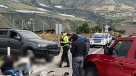 Personas armadas atacaron a la Policía luego de intentar evadir un control.