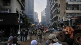 Equipos de rescate trabajan el barrio beirutí de Mazraa, en uno de los múltiples bombardeos israelíes.