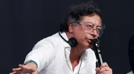 Gustavo Petro reaccionó a la aplicación de la tasa de seguridad impuesta por Ecuador.