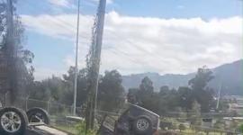 Autos involucrados en el accidente de tránsito, vía al Valle de los Chillos.