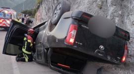 Auto involucrado en siniestro de tránsito en Guayllabamba.