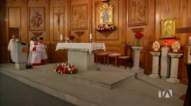 Misa del domingo 12 de abril del 2026, con el padre Allan Mendoza, desde la Capilla La Dolorosa del colegio San Gabriel de Quito.