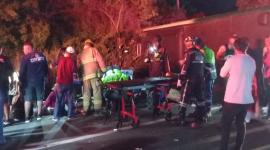 Equipos de socorro acuden a la ruta del Spondylus, en Santa Elena, para atender a las víctimas de un siniestro de tránsito este 12 de abril de 2026.