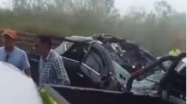 Cinco vehículos están involucrados en un choque múltiple en la vía Cuenca - Molleturo.