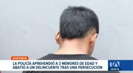La intervención de la Policía Nacional se dio luego de un asalto armado a un establecimiento; un sospechoso fue abatido durante el operativo, mientras que los adolescentes involucrados fueron puestos a órdenes de las autoridades competentes.