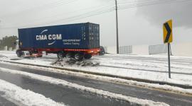 Una fuerte lluvia y granizada cayó en Quito la tarde de este martes 14 de abril de 2026.