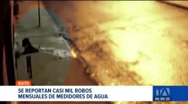 La búsqueda de cobre motiva a los delincuentes a robar los medidores de agua en Quito. La Epmaps empezó a instalar medidores de plástico. Un reportaje de Brigette Mancheno