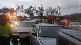 Siete vehículos chocaron en la avenida Simón Bolívar, en el sector de Guápulo.