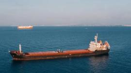 Un buque petrolero navega en el estrecho de Ormuz.