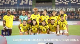 Jugadoras de Ecuador previo a un partido de la Liga de Naciones Femenina entre Paraguay y Ecuador en el estadio Defensores del Chaco en Asunción