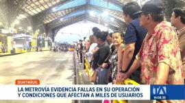 Demoras prolongadas y vehículos en mal estado marcan el día a día de los pasajeros de la Metrovía de Guayaquil. Un reportaje de Camila Guevara