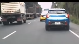 Un conductor fue captado realizando acciones de alto riesgo en la av. Simón Bolívar, una de las principales vías de la ciudad.