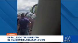 Un triple choque registrado este fin de semana en Galápagos terminó en tragedia. Las autoridades investigan las causas del accidente. Un reportaje de Diego Añazco