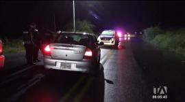 Sujetos vestidos con uniformes similares a los de la fuerza pública perpetraron un ataque armado en San Vicente, Manabí. Un policía entre las víctimas. Un reportaje de Daniel Moreira