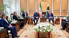 Líderes de Pakistán e Irán en una reunión antes del inicio de las conversaciones de paz con Estados Unidos