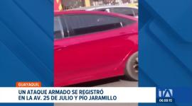 Un hombre fue blanco de un atentado en la Av. 25 de Julio, sur de Guayaquil. Se realizó el levantamiento de indicios lo que provocó el cierre parcial de la vía. Un reportaje de Camila Guevara
