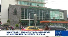 El funcionario es accionista en cinco empresas médicas privadas; la rapidez con la que se eliminó su prohibición para ejercer cargos públicos desata sospechas y críticas.