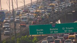 Fuerte congestión en el Puente de la Unidad Nacional por choque múltiple.