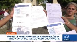 Padres de familia se tomaron los exteriores del colegio Vicente Rocafuerte para exigir transparencia en asignación de cupos. Un reportaje de Ever Moreira