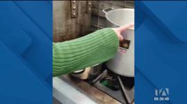 Instrumentos oxidados y paredes con humedad fueron parte del hallazgo en un laboratorio de cosméticos en Quito. Un reportaje de Mishell Villacís