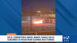 En el suburbio de Guayaquil alertan sobre quemas nocturnas dentro del cementerio municipal. Se conoce sobre la incineración de basura y restos de ataúdes. Un reportaje de Camila Guevara