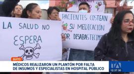 El personal sanitario denuncia la salida de especialistas y el desabastecimiento de medicinas; la crisis se agrava con listas de espera que ya alcanzan el área de emergencias.