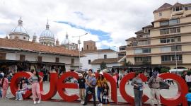 Cuenca cuenta con sitios turísticos que son visitados por locales y extranjeros.