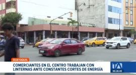 Fallas técnicas en la red mantienen a oscuras a varios barrios del norte y centro de Guayaquil. Un reportaje de Camila Guevara
