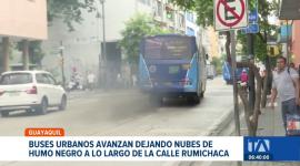La falta de mantenimiento preventivo en las unidades de transporte público genera altos niveles de emisión de gases contaminantes. Un reportaje de Ricardo Cruzatty