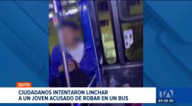 El sospechoso fue sorprendido en flagrancia aprovechando la aglomeración en un bus. La indignación ciudadana casi termina en tragedia. Un reportaje de Gustavo Jaramillo