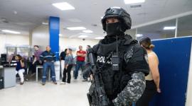 Momento de los allanamientos a las oficinas de comercializacion de CNEL, ubicadas en el ECU911 de Samborondón, en Guayas.