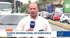 Desde hoy rige el nuevo impuesto de seguridad para las importaciones desde Colombia. En Rumichaca se reporta un intenso movimiento de carga. Un reportaje de Jairo Jácome