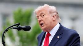El presidente Donald Trump pronuncia un discurso durante la Ceremonia de Llegada de Estado en el Jardín Sur de la Casa Blanca.