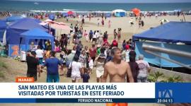 Los 27 balnearios de Mnabí lucen con gran afluencia de visitantes este sábado, para garantizar la seguridad de los turistas hay resguardo militar y policial. Un reportaje de Daniel Moreira