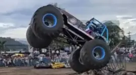 En la ciudad de Popayán durante un evento de exhibición de monster trucks un vehículo fuera de control arrolló al público asistente.