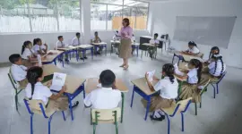 Los estudiantes del régimen Costa - Galápagos regresarán a las aulas de manera escalonada.