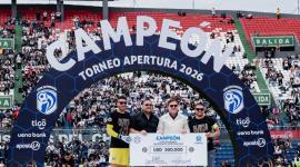 Conmebol y APF premian a Olimpia, campeón del toreno paraguayo.