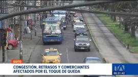 La restricción de movilidad forzó la ciudadanía a reorganizar sus actividades. La congestión y retrasos se reportaron en varios puntos de la ciudad. Un reportaje de Brigette Mancheno