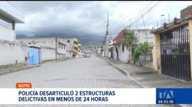 Personas vinculadas a una red de extorsión y robo fueron capturadas en Quito. Se recuperó un auto reportado como robado y se decomisaron armas. Un reportaje de Gustavo Jaramillo