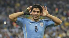 Luis Suarez celebra un gol de Uruguay con la selección de Uruguay.
