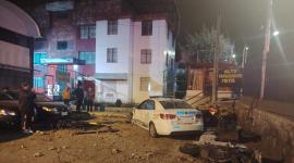 Un patrullero chocó contra un conjunto habitacional en el sur de Quito.