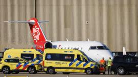 Una pasajera de un avión en el que intentó viajar una mujer infectada con hantavirus fue hospitalizada