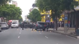 La Policía recoge evidencias tras la balacera registrada en Esmeraldas, entre Ayacucho y Pedro Pablo Gómez, centro de Guayaquil, el 10 de mayo de 2026.