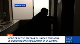 Padres de familia del plantel ubicado en el sur de Quito aseguran que el problema es recurrente y exigen protocolos de protección. Un reportaje de Nathalie Jiménez