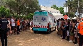 Imagen del traslado en ambulancia del joven herido por caballo hasta el hospital.