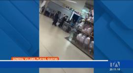 Sicarios dispararon en al menos 20 ocasiones dentro de un establecimiento en Playas; el hecho violento dejó también varias personas heridas.