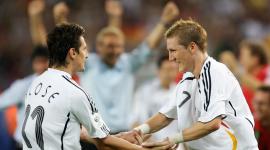 Miroslav Klose y Bastian Schweinsteiger jugadores de Alemania