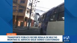 En medio de las negociaciones por el alza de la tarifa, los guayaquileños critican que la reducción en el valor de las multas no ha mejorado el orden vial. Un reportaje de Jazmín Solís