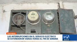 Los cortes de energía afectaron la actividad de miles de familias y locales comerciales durante el fin de semana en Guayaquil. Un reportaje de Camila Guevara