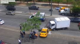 El choque entre un camión y un taxi ocasionó congestión en la autopista Narcisa de Jesús.